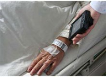 Leitor RFID portátil para resolver problemAs de gestão médica