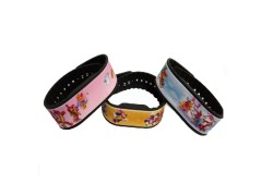 Nuevo estilo 13.56MHz compatible 1K RFID silicona Wristband con logotipo